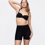 BMU ILLUSION СURVE HW SHORT Черный