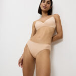 BODY MAKE-UP ESSENTIALS TAI Бежевый