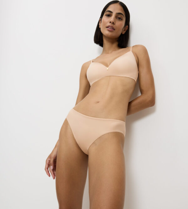 BODY MAKE-UP ESSENTIALS TAI Бежевый