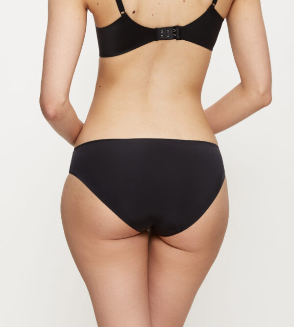 BODY MAKE-UP ESSENTIALS TAI Черный