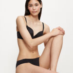 BODY MAKE-UP ESSENTIALS TAI Черный