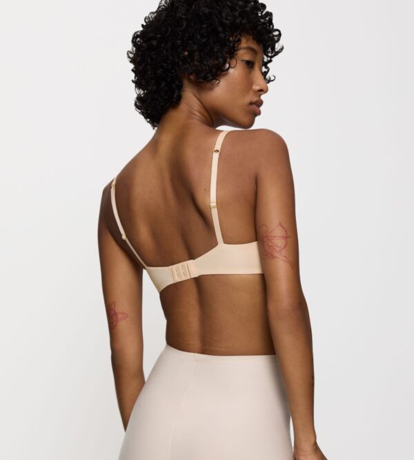 BODY MAKE-UP ESSENTIALS WHU Бежевый