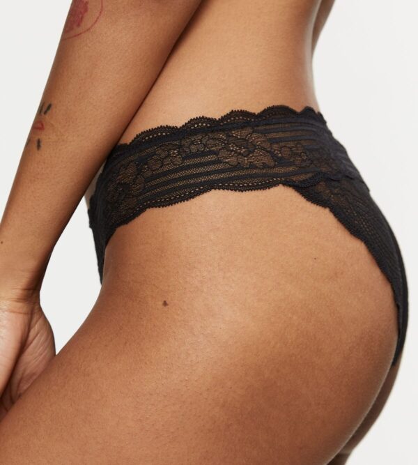 TRIUMPH LIFT SMART HIGHLEG BRAZILIAN EX Черный