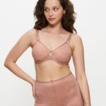 TRIUMPH SIGNATURE SHEER W01 EX Миндальный