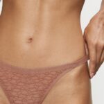 TRIUMPH SIGNATURE SHEER STRING Миндальный