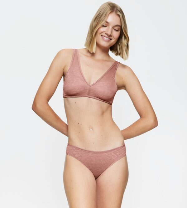 TRIUMPH SIGNATURE SHEER TAI EX Миндальный