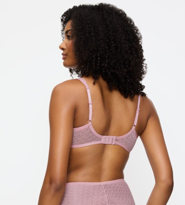 TRIUMPH SIGNATURE SHEER W01 EX Цветочный поцелуй