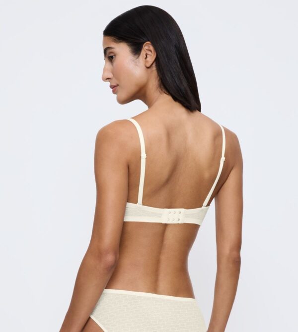 TRIUMPH SIGNATURE SHEER WDP Молочный