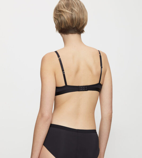 AURA SPOTLIGHT WHU Черный