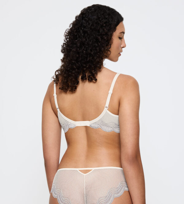 TRIUMPH СOMFORT GLAM WH Белый шёлк