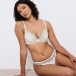 TRIUMPH СOMFORT GLAM WHU Белый шёлк