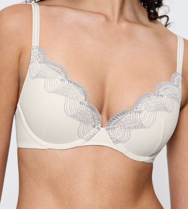 TRIUMPH СOMFORT GLAM WHU Белый шёлк