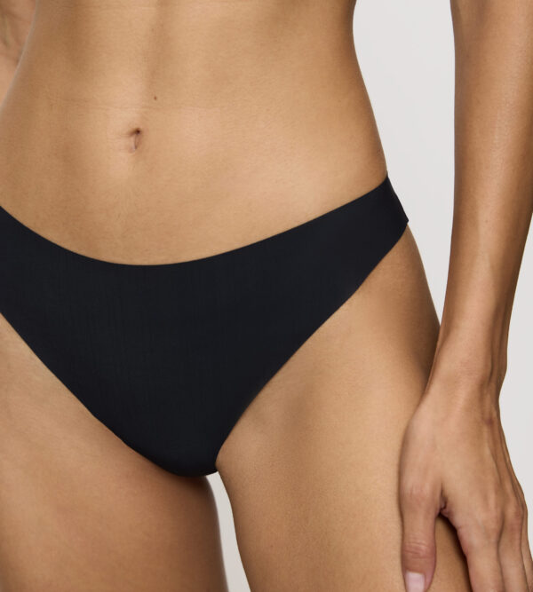 PRETTY MIСRO STRING Черный