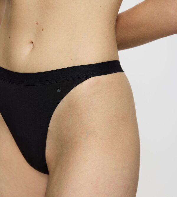 SMART NATURAL BRAZILIAN STRING Черный