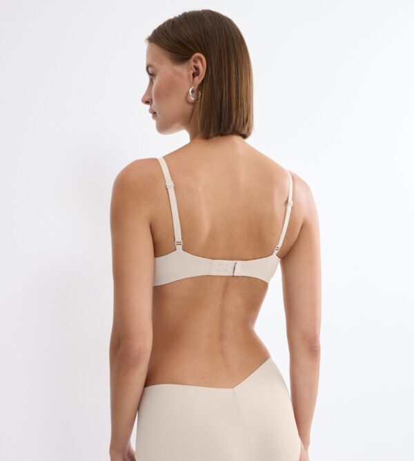 BODY MAKE-UP ILLUSION